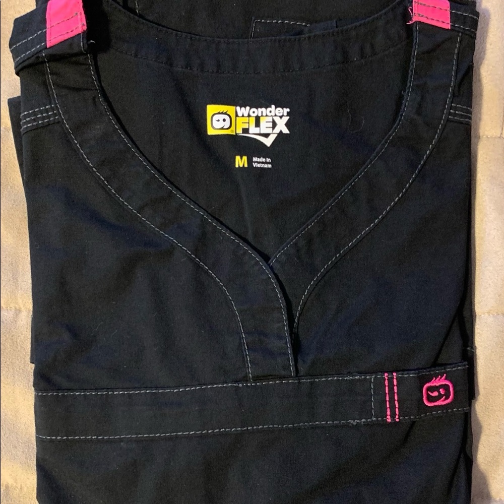 Wonder Wink notched scrub top